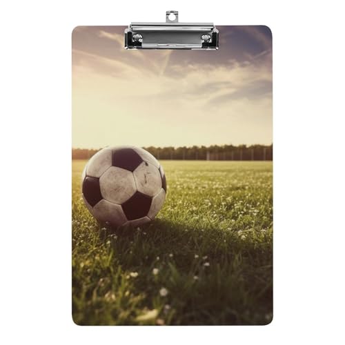 Acryl-Klemmbrett 32,5 x 21,6 cm, Fußball auf einem Feld, bedrucktes A4-Klemmbrett in Briefgröße, Kunststoff-Klemmbrett mit flachem Profil-Clip für Krankenschwestern, Lehrer, Büro- und Schulbedarf von JTREHY