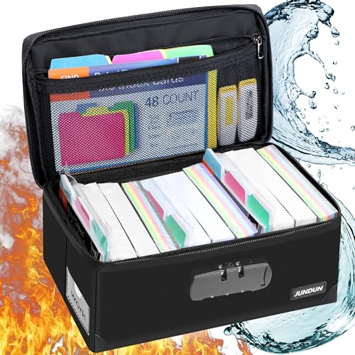 JUNDUN Karteikartenbox mit Schloss, Zusammenklappbarer Feuerfester Karteikartenhalter für 1200 Stück A6 oder 15.2x10.2cm Notiz-, Geschäfts-, Rezept- oder Flash-Karten-Aufbewahrungsboxen – Schwarz JUNDUN Karteikartenbox mit Schloss, Zusammenklappbarer Feuerfester Karteikartenhalter für 1200 Stück A6 oder 15.2x10.2cm Notiz-, Geschäfts-, Rezept- oder Flash-Karten-Aufbewahrungsboxen – Schwarz von JUNDUN