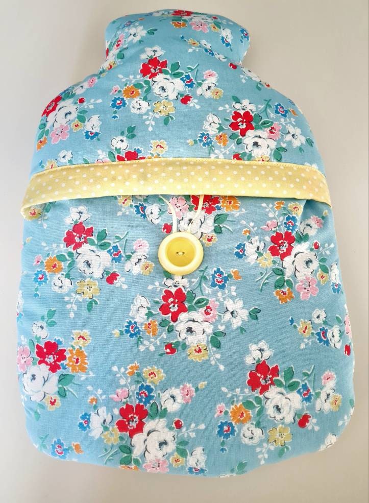 Cath Kidston Blue Cifton Rose Wärmflaschenbezug | Mit Flasche von Janellicraftz