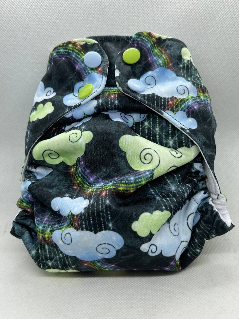 Regenwolken Und Regenbogen Wiederverwendbare Schwimmwindel Oder Einheitsgröße Passt Für Die Meisten Stofftasche Windel/Tuch Windel/Schwimmer von JaydieBugandB