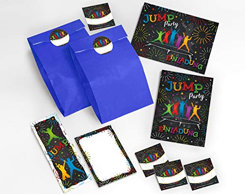 JuNa-Experten 12-er Set Einladungskarten zum Kindergeburtstag – Jump Trampolin Design für Mädchen & Jungen inkl. Umschläge, dunkelblaue Partytüten, Aufkleber, Lesezeichen & Notizblöcke von JuNa-Experten