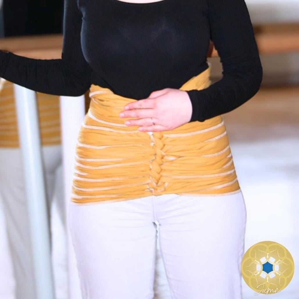 Bengkung Belly Binding Tuch in Gold - Organic Cotton Postpartum Wrap | Handarbeit Aus Deutschland von Jumaverse