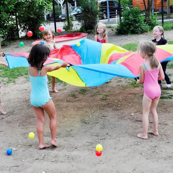 Schwungtuch-Spiel mit 25 Bällen, 305cm, für bis zu 12 Kinder von KNORRTOYS.COM GmbH