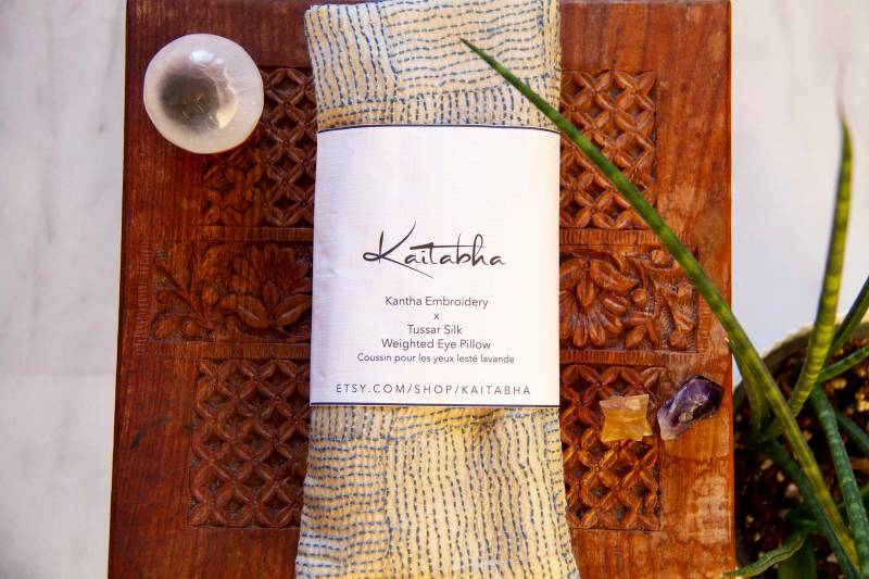 Tussar Silk Gewichtetes Augenkissen | Yoga Akupressur Vegan Freundliche Seide Ahimsa Peace Augen Strain Relief Geschenk von Kaitabha