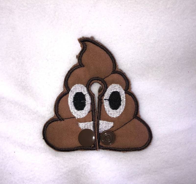 Poop Emoji Gtube Pad Tubie Sondenfütterung Button Hug von KangaRootique