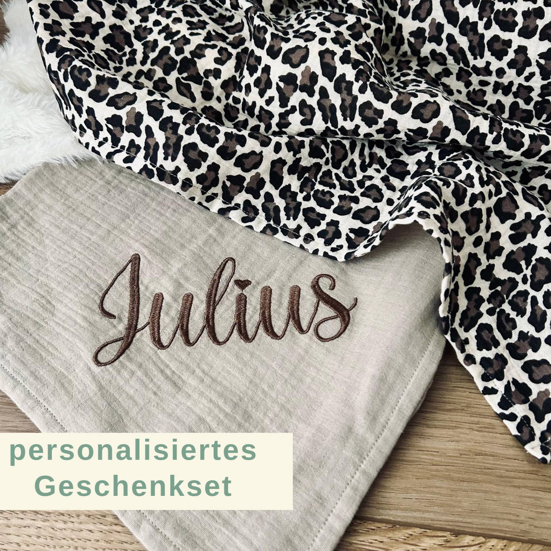 2Er Set Musselintuch Baby - Geschenkset Zur Geburt Spucktuch Personalisiert Mulltuch Leo Animal Print von Kejki