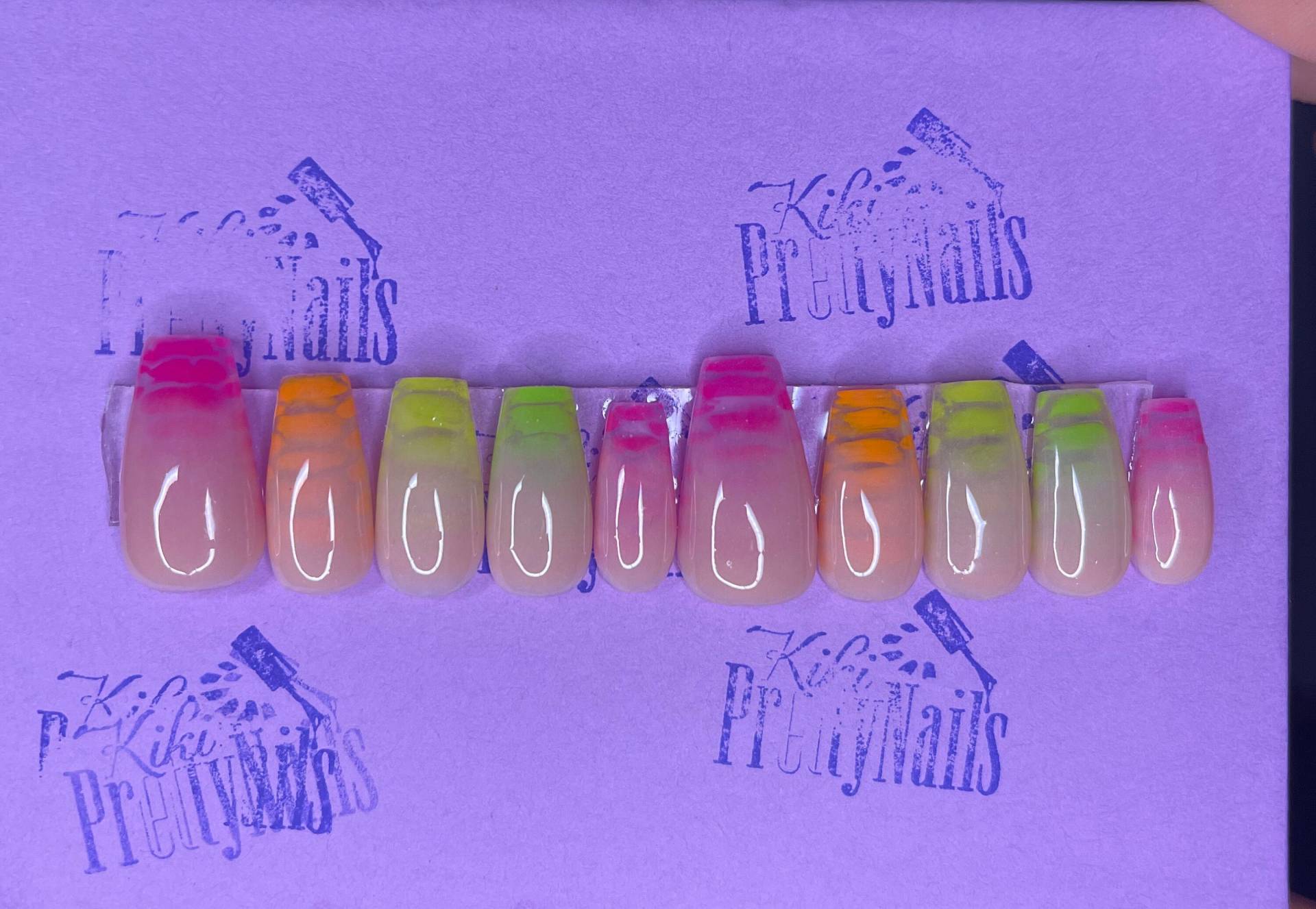 Neon Krokodil Ombré Set Kommt Nur Im 10Er Nagelset von KikiprettynailsLLC