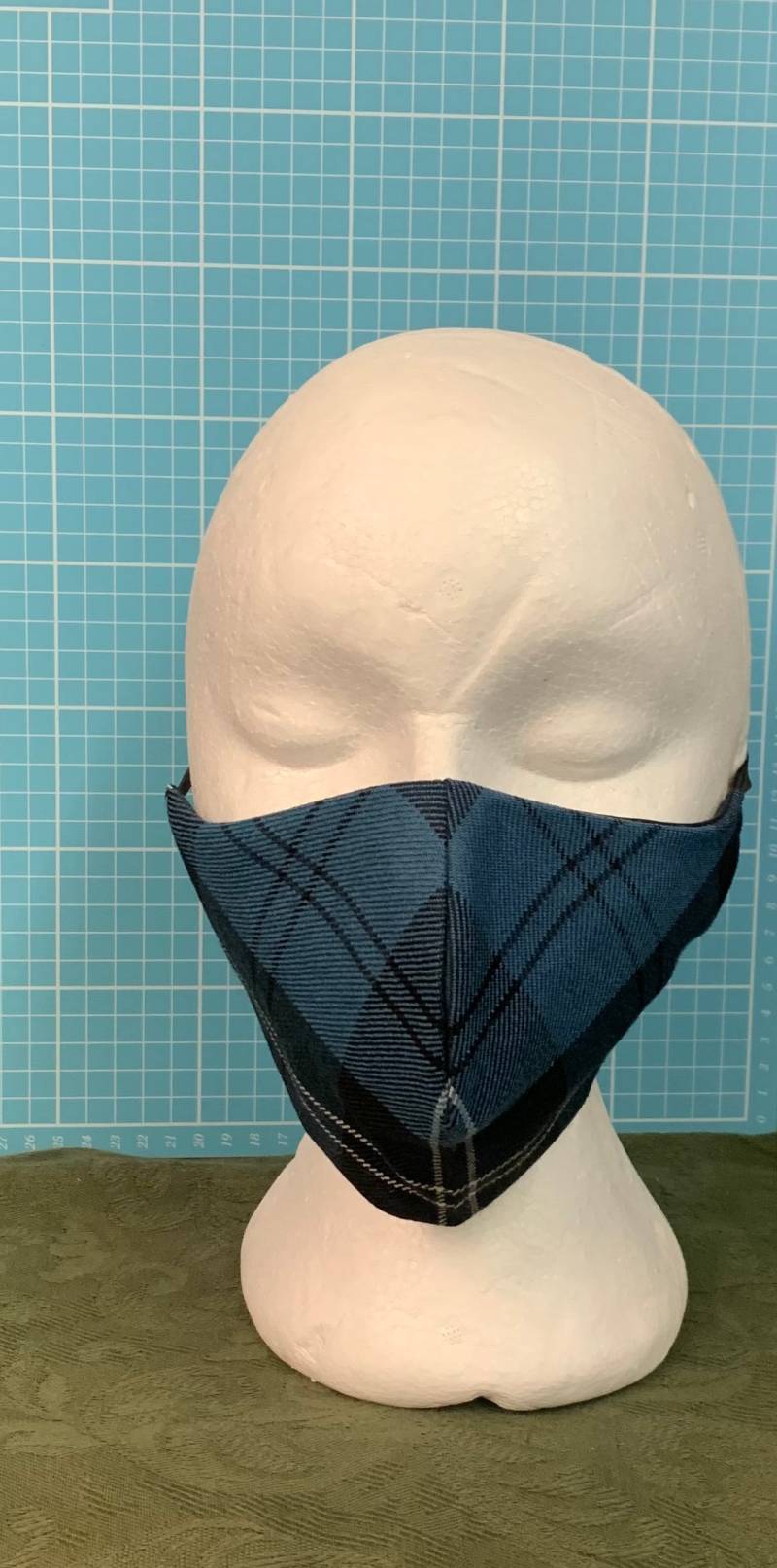 Blauer Ramsey Gesichtsmaske von Kiltqueenstudio