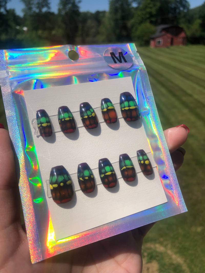 Regenbogen Schlangenfell Handgemachte Nagelpresse Größe M von KitkatClawsNails