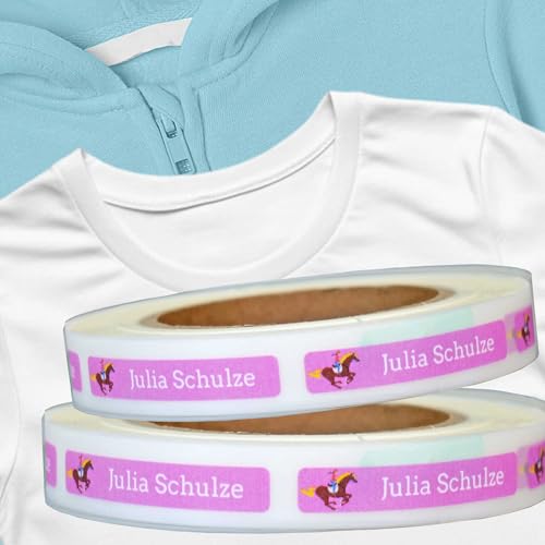 Kiwistar - Bügeletiketten personalisiert 6x1 cm auf Rolle - Kinder - ab 100 Stück - Pferde - mit Wunschtext - Name - personalisiert - Namensschilder für Kleidung - Wäscheetiketten zum aufbügeln von Kiwistar