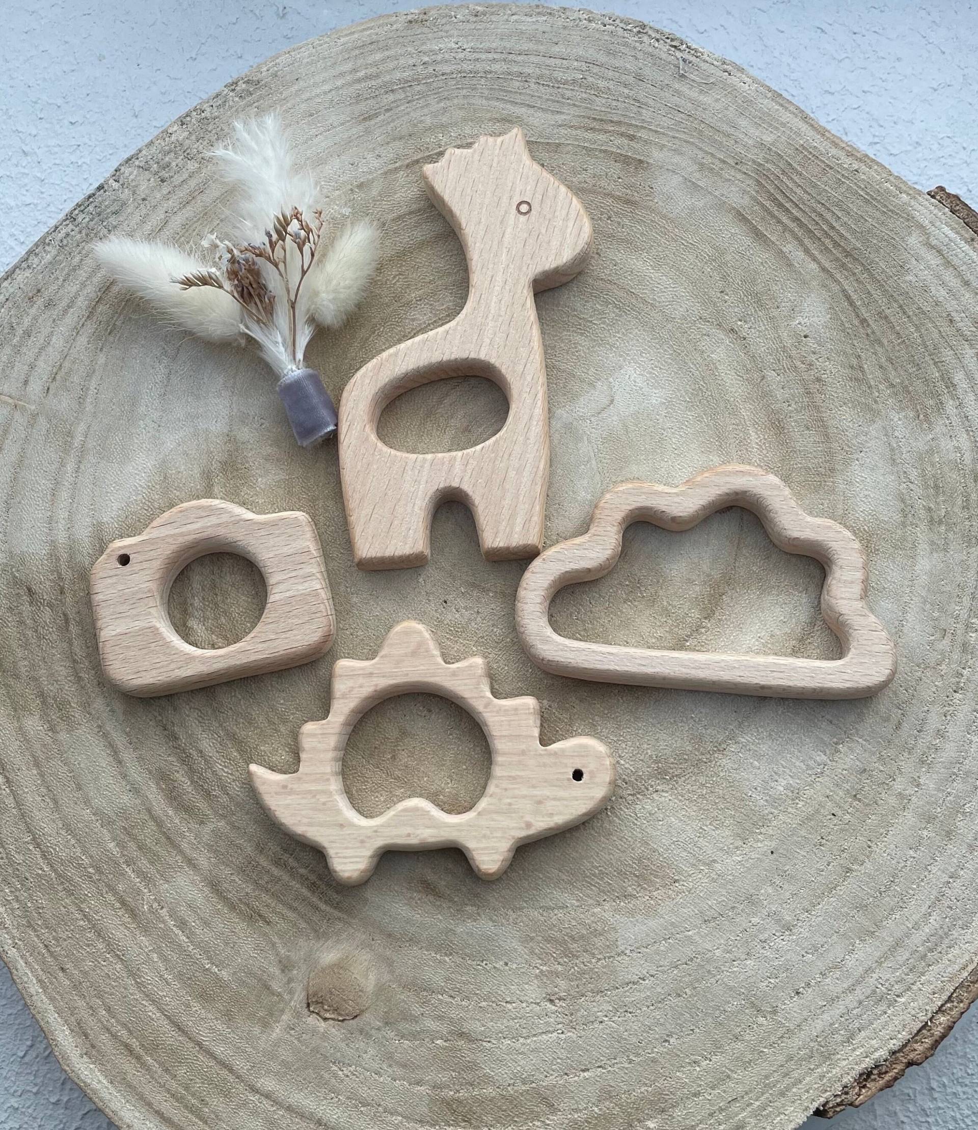 Beißring Aus Holz Als Wolke, Kamera, Dino Oder Giraffe -Greifling von KreativeckbyJessi