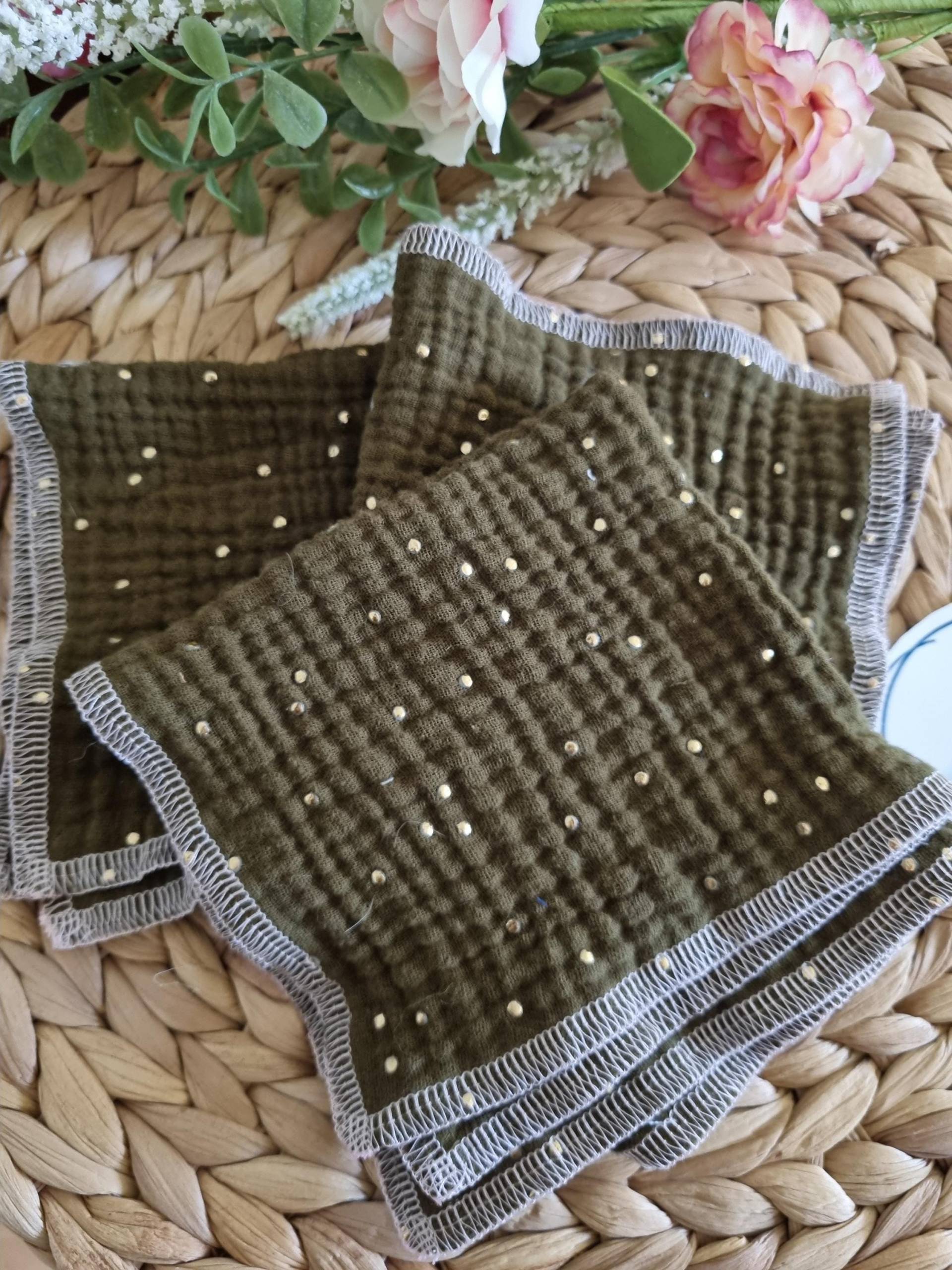 Handkerchief Green Fabric Soft Washable Olive Stylish Ecofriendly Sustainable Reusable Musselin von Kuschelschals