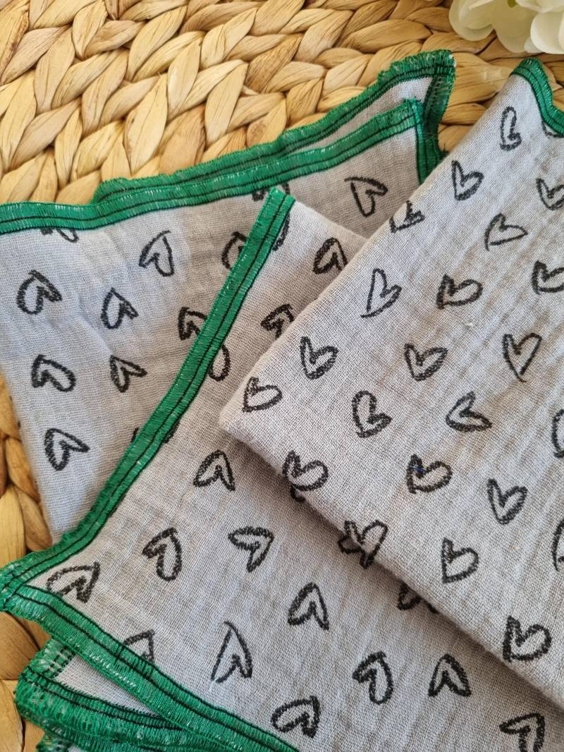 stylish Grey Handkerchiefs With Heart Print - Soft, Washable, Eco-Friendly, Reusable Muslin Fabric | Set Of 3 von Kuschelschals