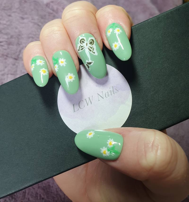 Daisy Nails Grüne Schmetterlingsnägel Frühlingsnägel Press On von LCWNails