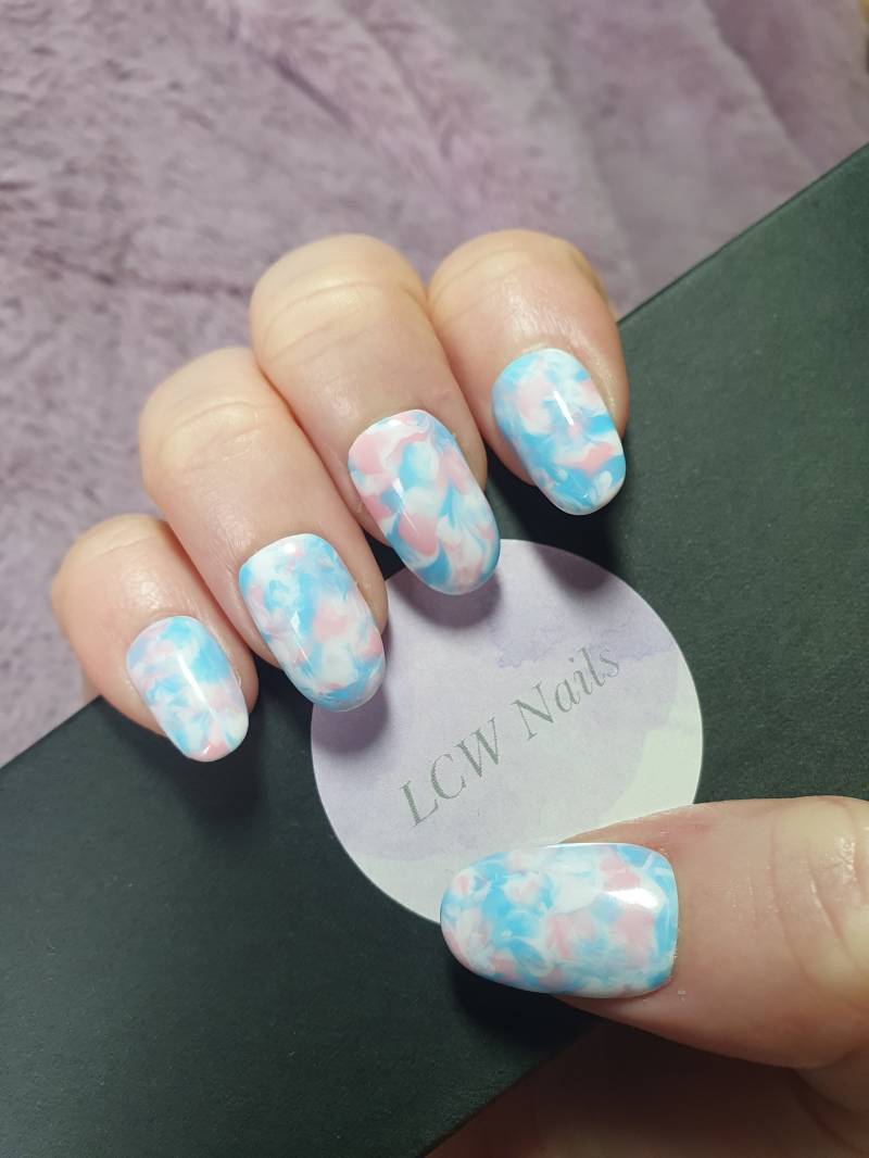 Marmornägel Rosa Und Blaue Press On Nails von LCWNails