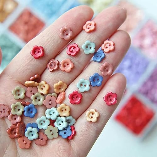 8 mm Mini-Blumenknöpfe, 2-Loch, Puppenkleidung, Kunstharzknöpfe für Heimwerkerbedarf, Puppenhemd, Nähzubehör, Kartenherstellung, 16 Dunkelbraun, 100 Stück von LEQIJK