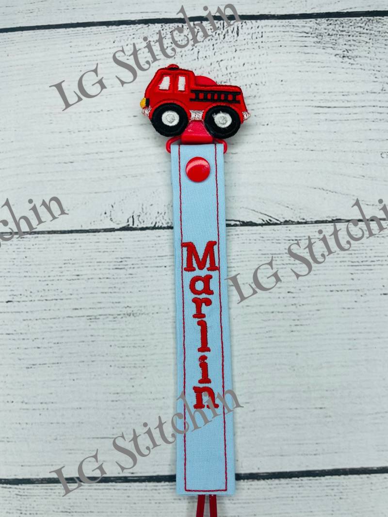 Feuerwehrauto Schnullerhalter Monogramm Benutzerdefinierte Junge Baby Schnuller Clip Niedlich Weiß Rot Selbstgemachte Baumwolle Geschenk Shower von LGStitchin