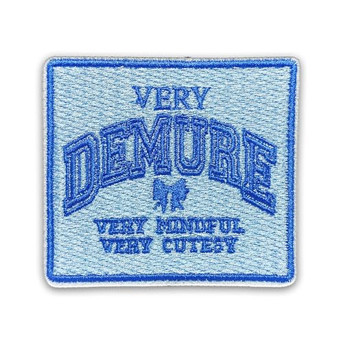 Very Demure Very Mindful Very Cutesy Patch 7,6 cm Kokette Schleife Zitat Spruch Retro Modern Mädchen Damen auf/Aufnähen Stickerei Stoff Applikation Patches für Trucker Hüte Kleidung Rucksack DIY von LILIROZE