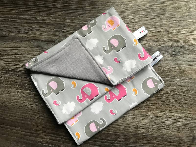 Grau Rosa Elefanten Tuch Schultertuch Dribble Bib 100% Weiche Musselin Baumwolle von LISAsKNITWEAR