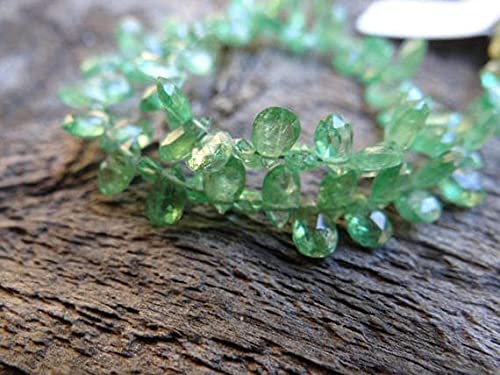 LKBEADS Dainty Sparkling Verdant Emerald Green Tanzanian Tsavorite Garnet | Faceted Flat Pear Briolettes | 4-6x3-4mm | Sold in Sets of 8 Briolettes von LKBEADS