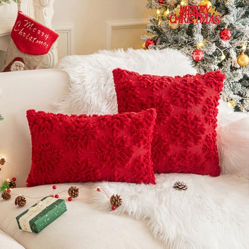 LUZBOSE Weihnachtskissen, 2er-Set, Plüsch, kurze Wolle, dekorativer Kissenbezug, quadratisch, für Sofa, Schlafzimmer, Weihnachtsbaum und Elch (45 x 45 cm, rote Schneeflocken) von LUZBOSE