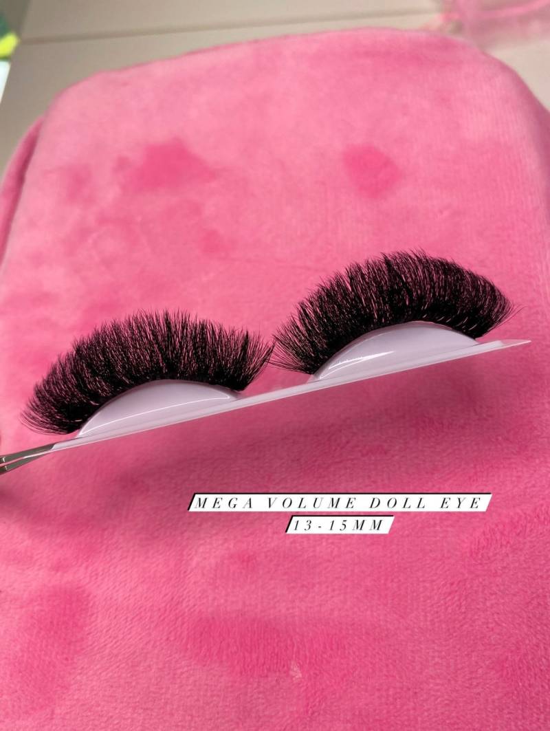 Mega Volume // Individuell Angefertigte Strip Lashes Wimpernverlängerung Custom von LashedByLauren