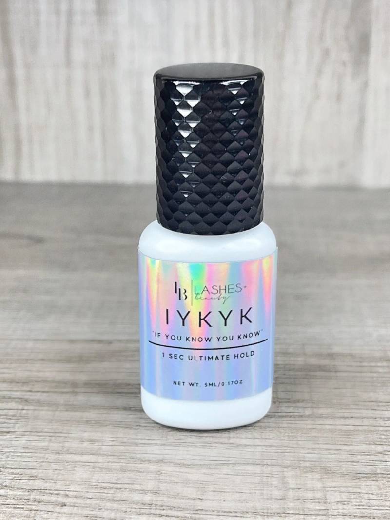 Iykyk Wimpernkleber von Lashesandbeautyshop