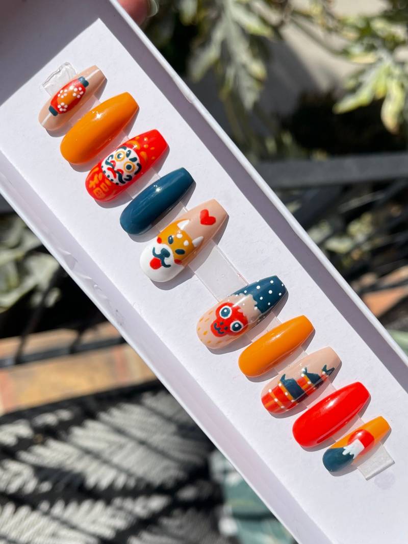 Kyoto Vibes | Wiederverwendbare Nagelpresse Personalisiertes Kawaii Press On Nails Set Handbemalte von LastTrainStudio