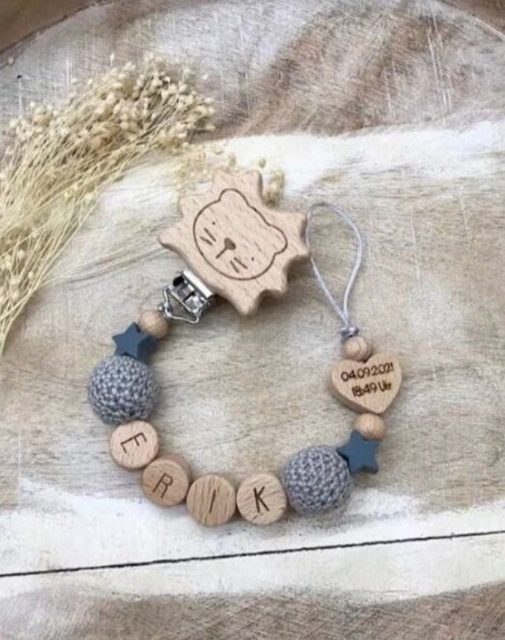 Schnullerkette Personalisiert Graviert Geschenk Taufe/Geburt Verschiedene Schriftarten Clips von LemonandCocoa