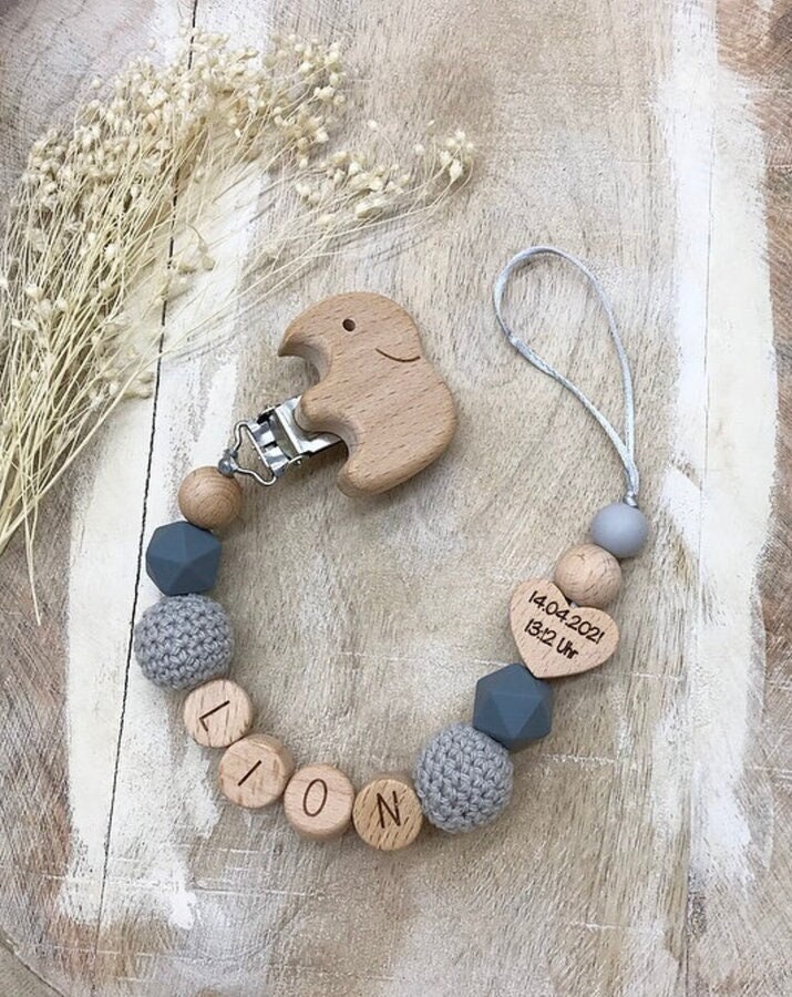 Schnullerkette Personalisiert Graviert Geschenk Taufe/Geburt Verschiedene Schriftarten Clips von LemonandCocoa