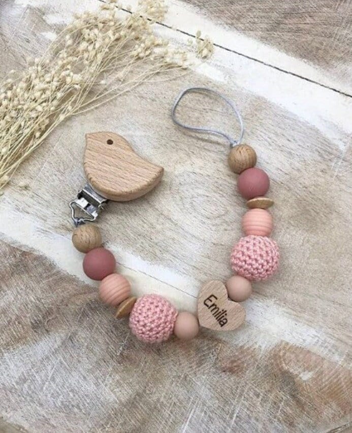 Schnullerkette Personalisiert Graviert Geschenk Taufe/Geburt Verschiedene Schriftarten Clips von LemonandCocoa