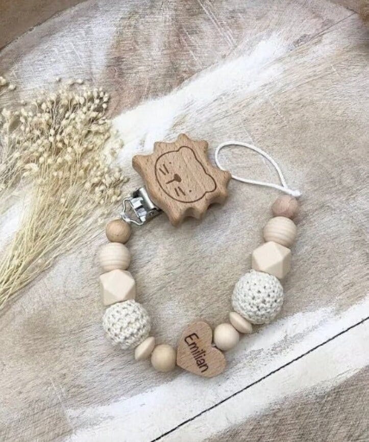 Schnullerkette Personalisiert Graviert Geschenk Taufe/Geburt Verschiedene Schriftarten Clips von LemonandCocoa