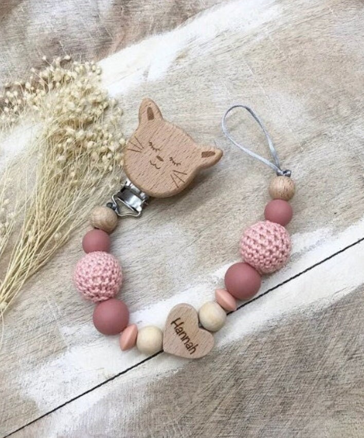 Schnullerkette Personalisiert Graviert Geschenk Taufe/Geburt Verschiedene Schriftarten Clips von LemonandCocoa