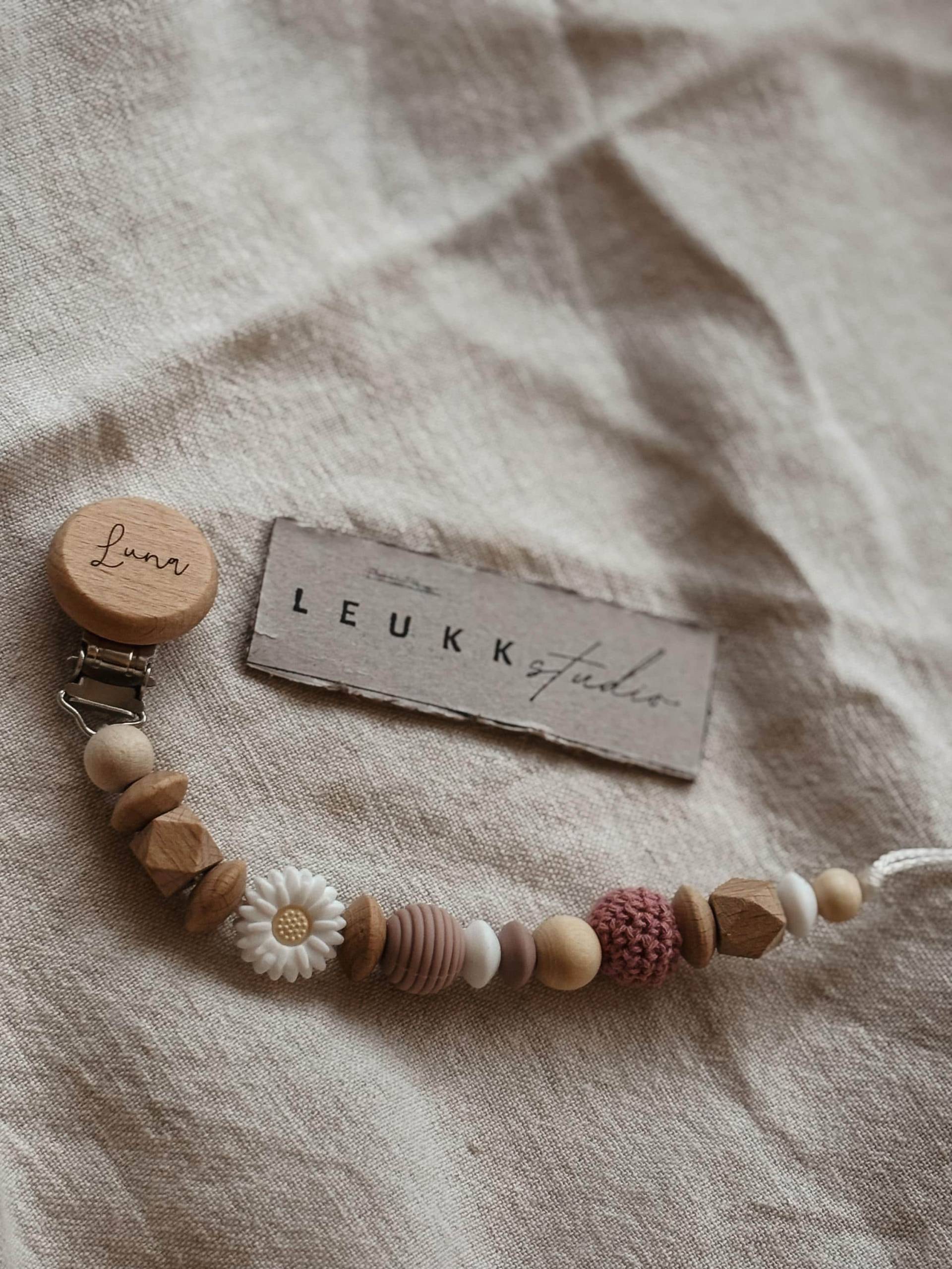 Schnullerkette Mit Namen Personalisiert, Mädchen, Blume von LeukkStudio