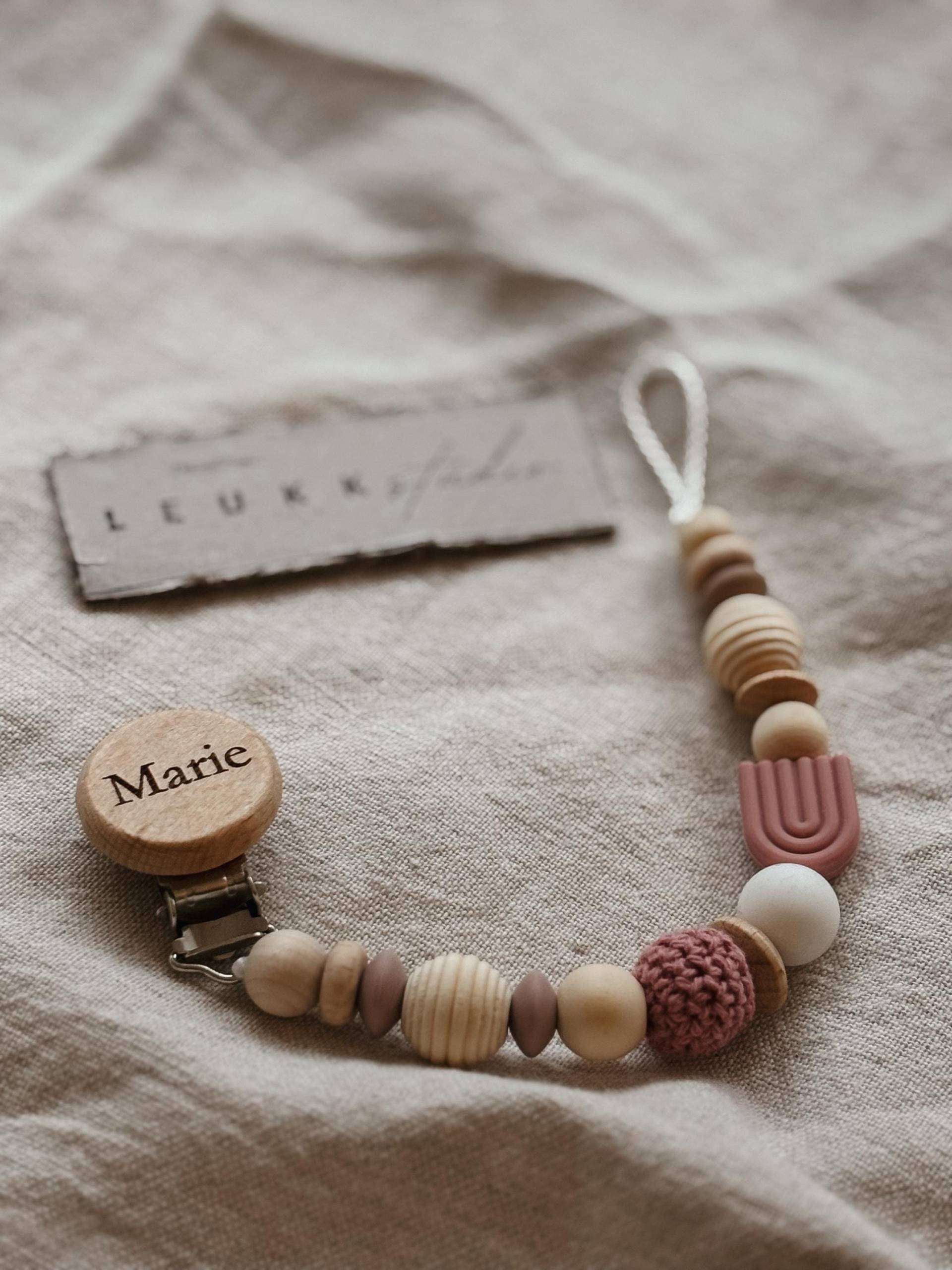 Schnullerkette Mit Namen Personalisiert - Mädchen Rosa von LeukkStudio