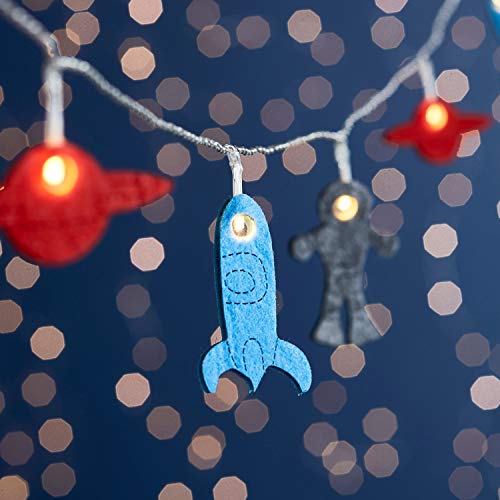 Lights4fun 12er LED Filz Weltall Lichterkette Kinderzimmer batteriebetrieben Timer Kinderzimmer Deko Mädchen Nachtlampe Kinderzimmer Deko Junge Nachtlicht Batterie von Lights4fun