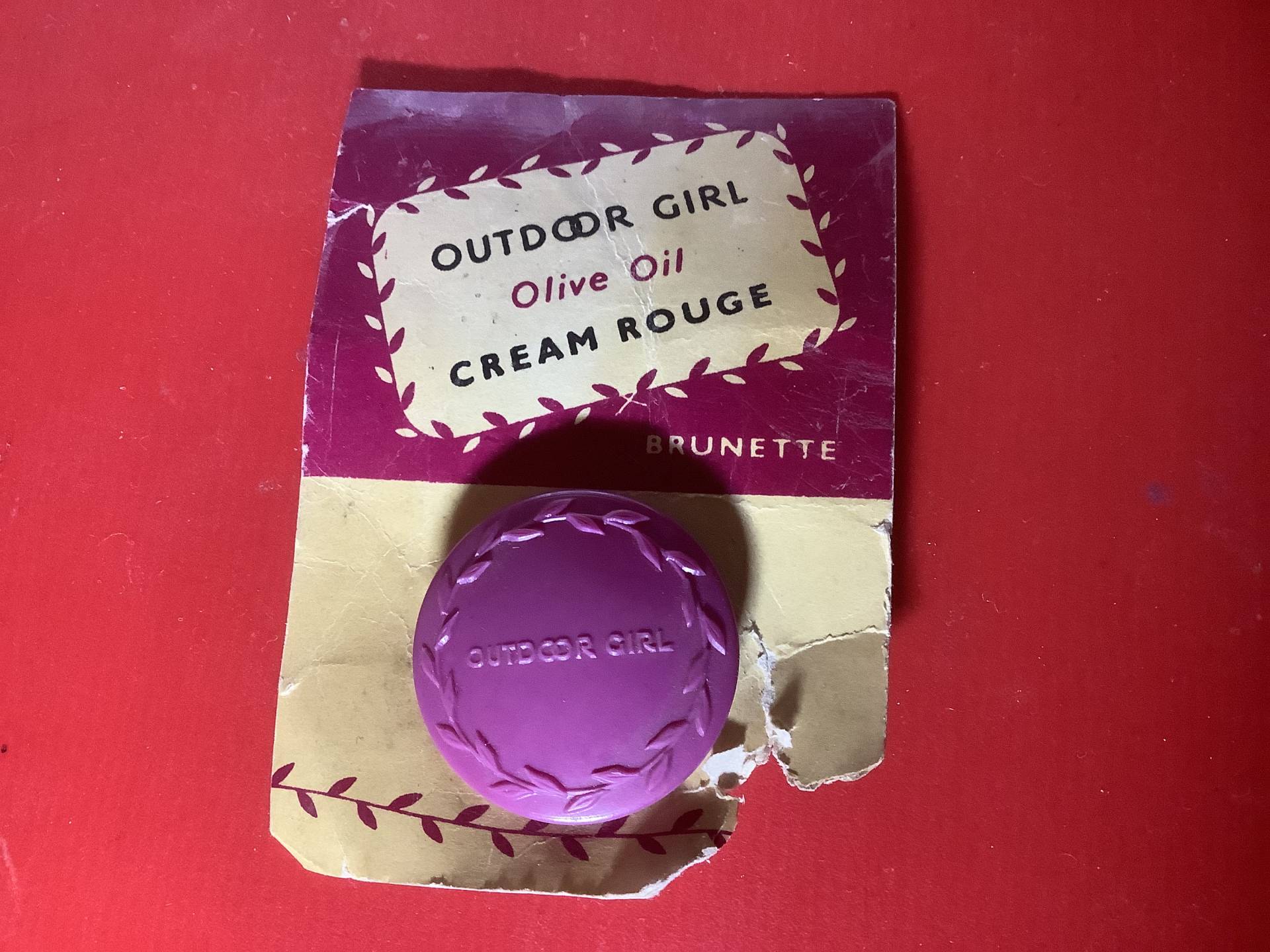 Outdoor Girl Rouge Brünette Verkäufer Muster von LipstickandPanties