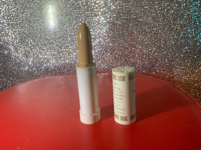 Rimmel Verstecken N Heilen Fleck Abdeckung Heilung Stick von LipstickandPanties