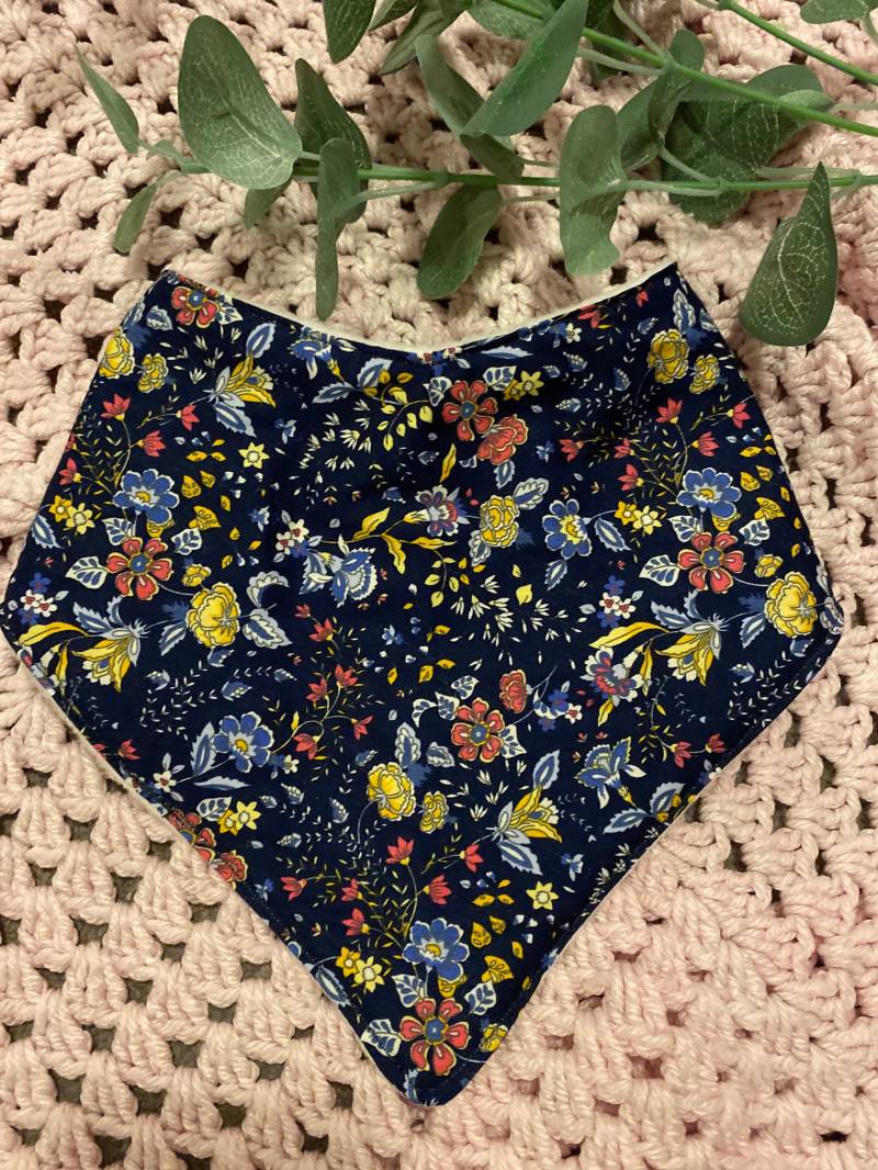 Baby Dribble Lätzchen - Handgemacht Blau Floral von LittleMartins19