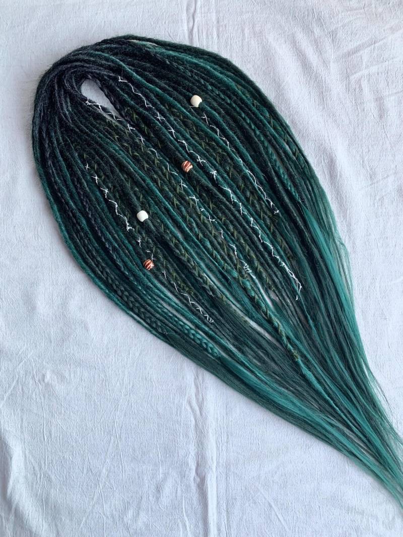 Deep Green | Dreadlocks Extensions Synthetic Dreads Open Ends Huntergreen Seagreen Darkgreen Green von LivanaDreadart