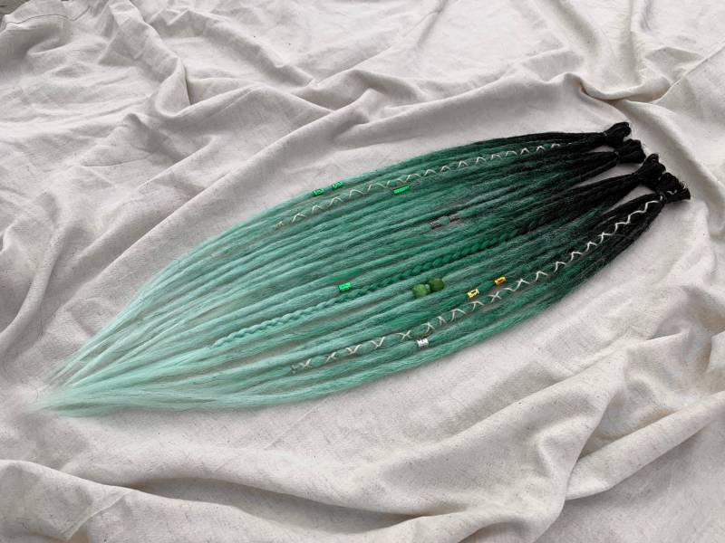 Green Witch | Custom Made Dreadlocks Extensions Synthetic Dreads Black Ombre Mint von LivanaDreadart