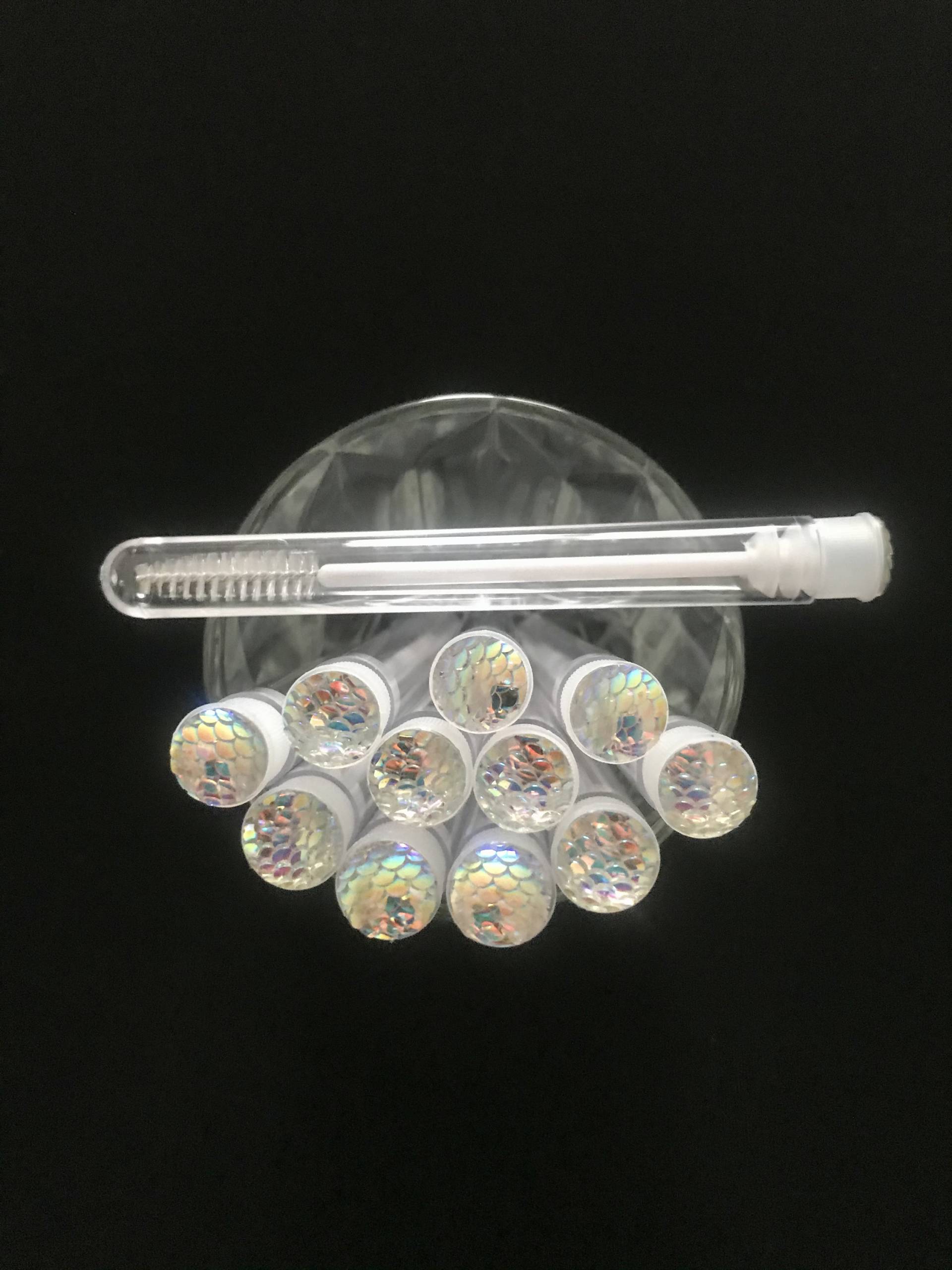 Silber Regenbogen Meerjungfrau Wimpernverlängerung Pinsel/Brow Spoolie - Reloadable Travel Lash Wand Tube von LiveLoveLashBoutique