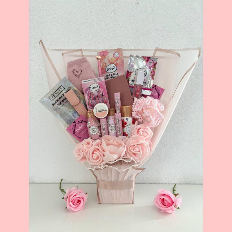 Geschenkstrauß Geschenkset Mutter Schwester Tochter Freundin Hochzeit Ostern Beauty Bouquet Rosen Geburtstag Besonderes Geschenk Kollegin von LivskleinesAtelier