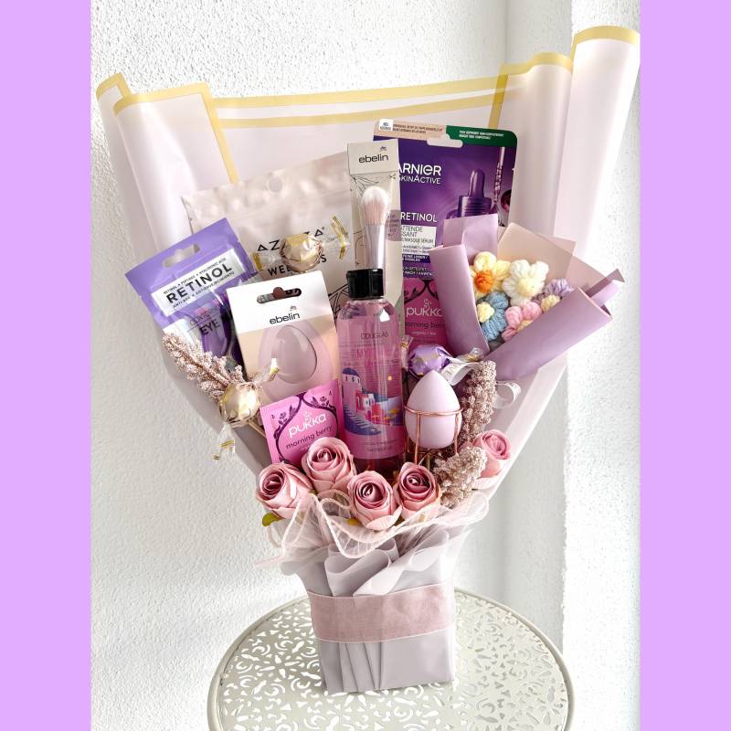 Geschenkset Geschenkstrauß Mutter Schwester Tochter Freundin Beauty Bouquet Rosen Geburtstag Besonderes Geschenk Kollegin von LivskleinesAtelier