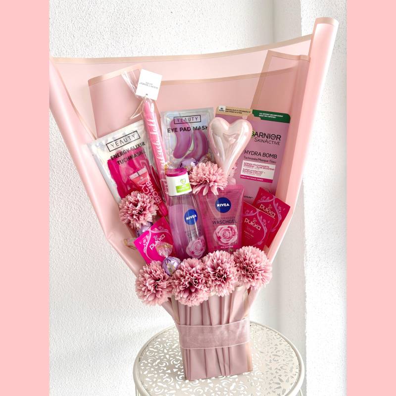 Geschenkset Geschenkstrauß Valentinstag Mutter Schwester Tochter Freundin Beauty Bouquet Rosen Geburtstag Besonderes Geschenk Kollegin von LivskleinesAtelier