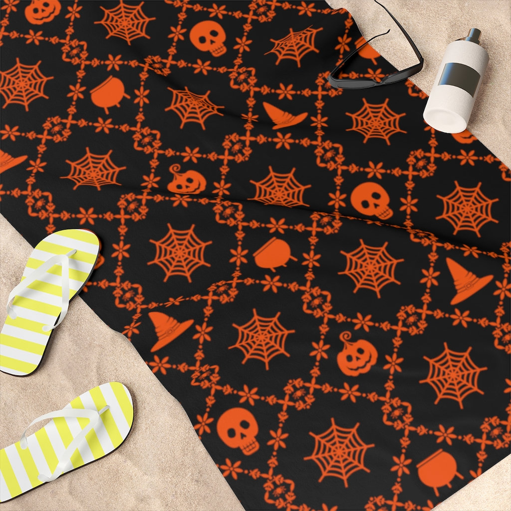 Halloween Handtuch, Badezimmer Dekor, Gruselig Handtuch. Orange Und Schwarzes Goth Handtuch von Lizzyapparel