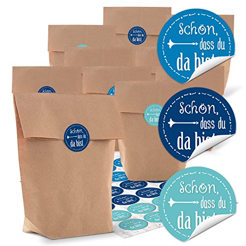 Logbuch-Verlag 24 braune Papiertüten 16,5 x 26 x 6,6 cm + 24 runde Sticker SCHÖN, DASS DU DA BIST blau - Verpackung Gastgeschenke Kommunion Taufe von Logbuch-Verlag