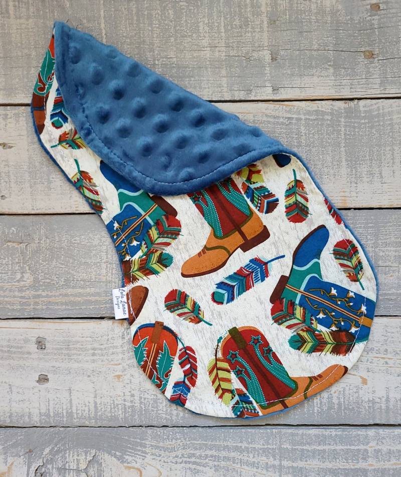 Western Cowboy Stiefel Federn Baumwolle Minky Baby Burp Tuch Weicher Rag Junge Mädchen Shower Geschenk Southwest Hufeisen Ranch Rodeo von LolaLanaeDesignsCo