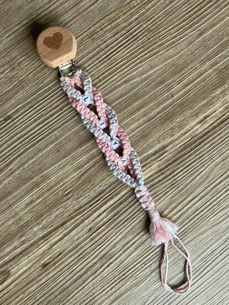 Baby Schnullerkette Personalisiert Aus Makramee Babygeschenk Geburtsgeschenk Geschenk Boho von LoucraftKnotenliebe