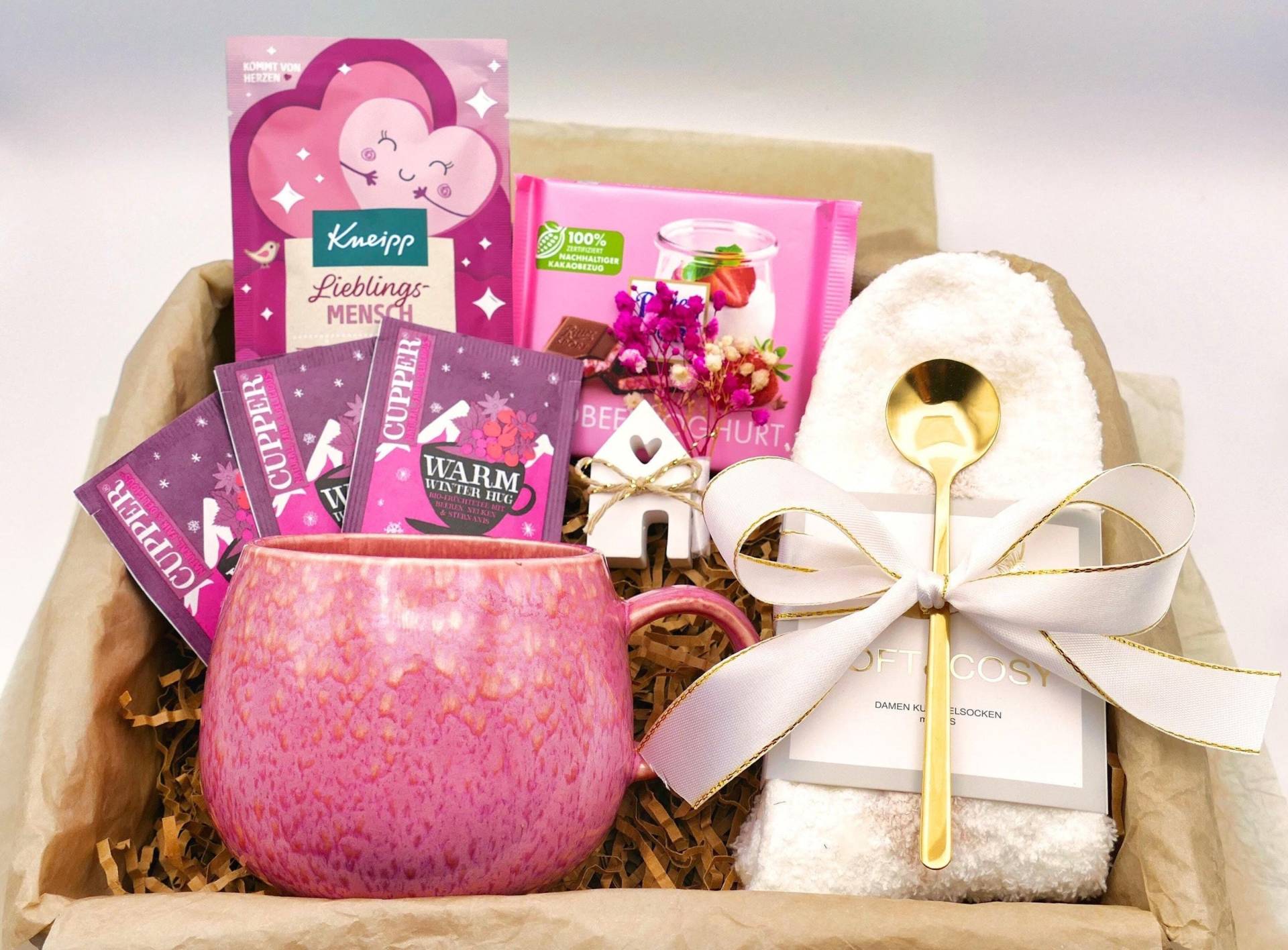 Geschenkbox Frauen Mit Großer Tasse Valentinstag Geschenk Kuschelsocken Schokolade Weihnachten Tee Wellness Freundin Liebe von LovelyMomentShop